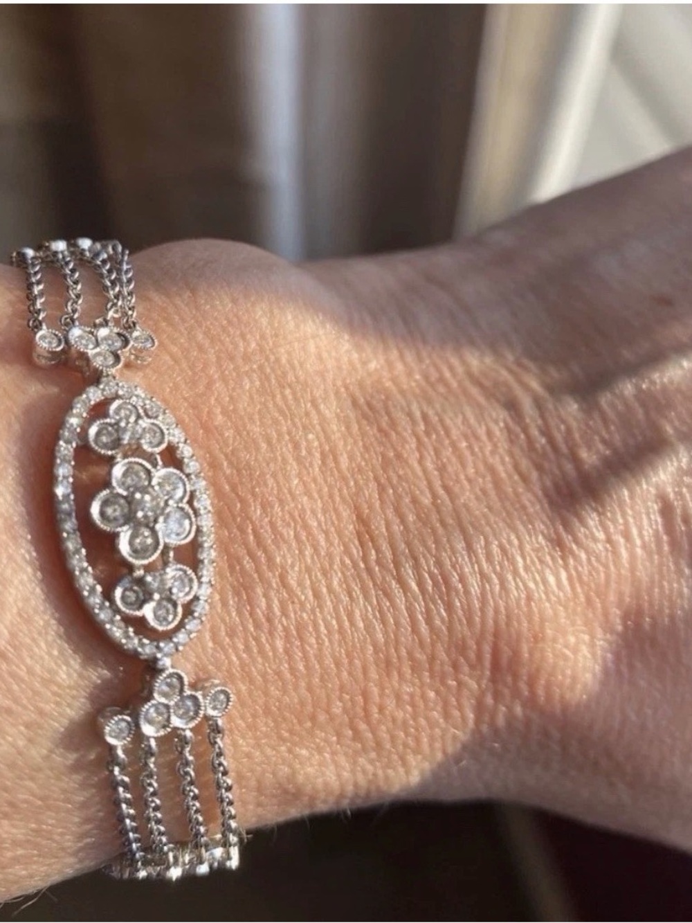 💎GWP-18k White Gold and Diamond Floral Bracelet